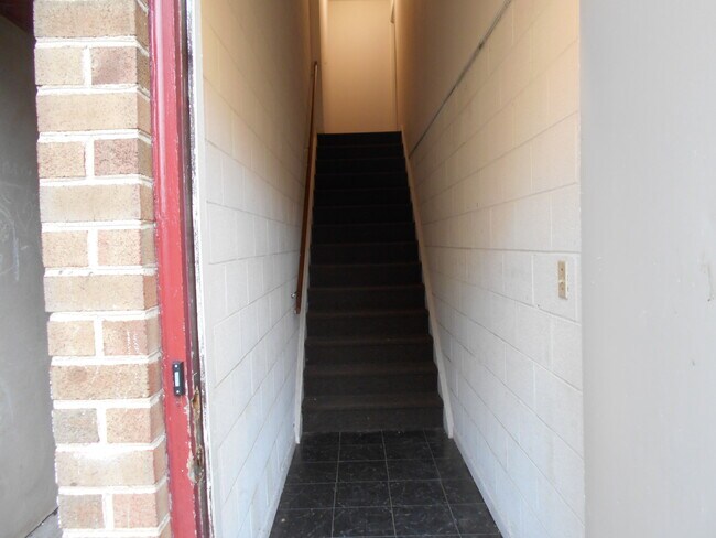 324 Charles St in Coopersburg, PA - Foto de edificio - Building Photo
