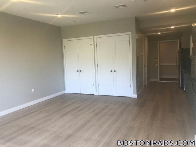 35 S Huntington Ave in Boston, MA - Building Photo - Building Photo