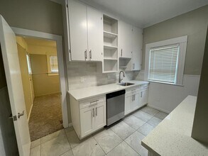 715 18th St in Sacramento, CA - Foto de edificio - Building Photo