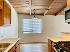 121 24th Pl in Manhattan Beach, CA - Building Photo - Building Photo