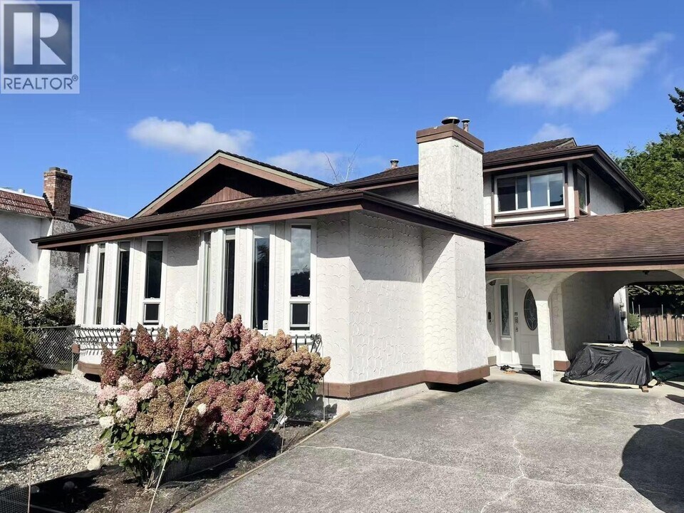 8311 Demorest Pl in Richmond, BC - Building Photo