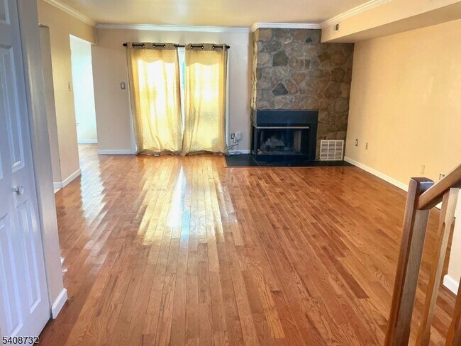 87 Winchester Way in Franklin Township, NJ - Building Photo - Building Photo