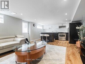 632 Pharmacy Ave in Toronto, ON - Building Photo - Building Photo