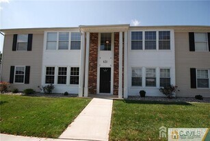 631 Madison Dr in Monroe Township, NJ - Building Photo