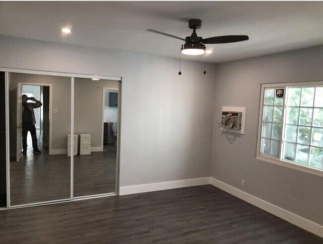 10607 Ashton Ave, Unit 1.5 in Los Angeles, CA - Foto de edificio - Building Photo