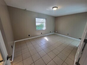4504 SW 7th Pl in Cape Coral, FL - Building Photo - Building Photo