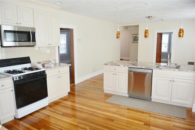 169 Harvard St, Unit 1