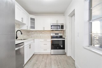 4050 NW 42nd Ave in Lauderdale Lakes, FL - Foto de edificio - Building Photo