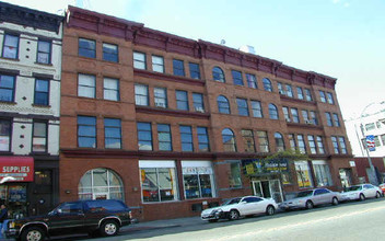 740 Grand St in Brooklyn, NY - Building Photo - Building Photo