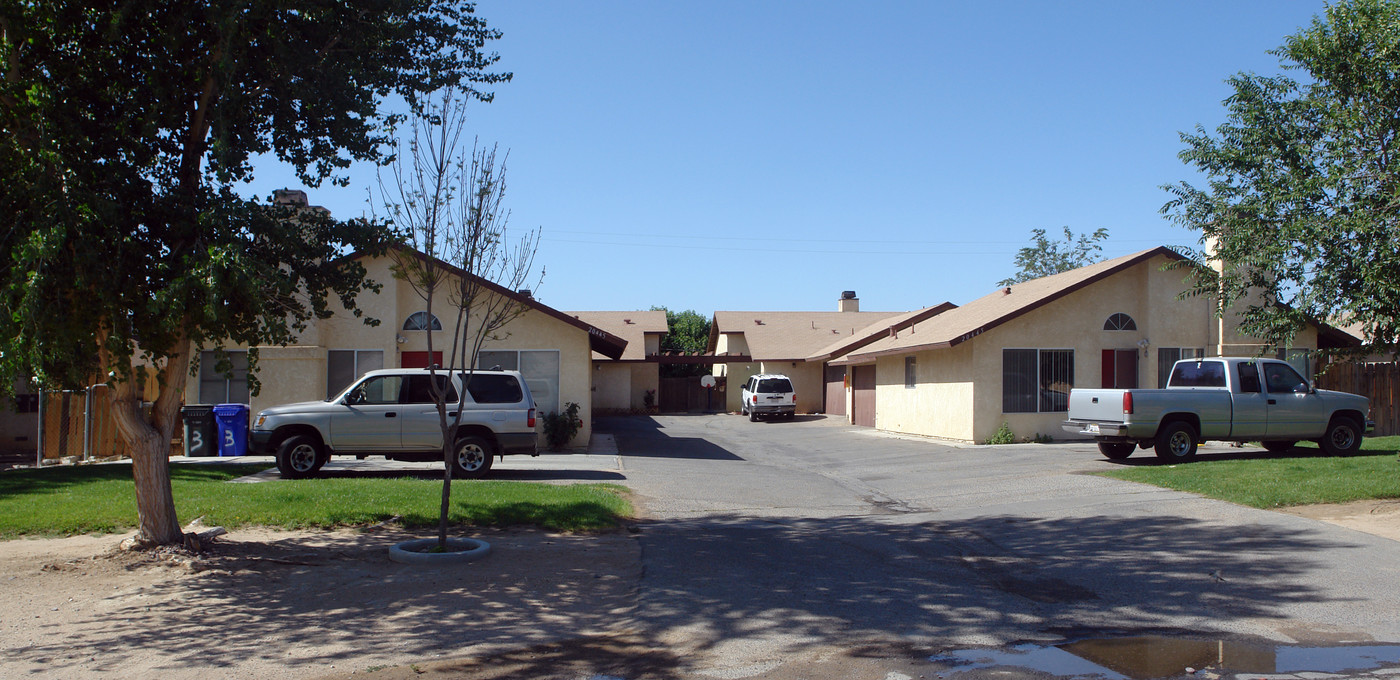 20445 Rimrock Rd in Apple Valley, CA - Building Photo