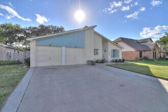 913 St Timothy St in Corpus Christi, TX - Building Photo - Building Photo