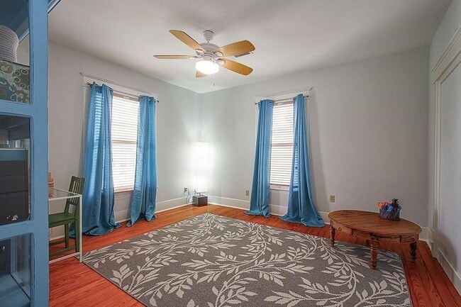 108 W 10th 1/2 St in Houston, TX - Building Photo - Building Photo