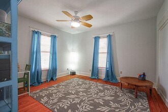 108 W 10th 1/2 St in Houston, TX - Building Photo - Building Photo