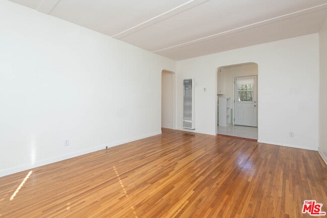 2594 Amherst Ave in Los Angeles, CA - Building Photo - Building Photo