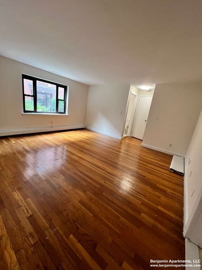 40 Harvard Ave, Unit 1 in Brookline, MA - Foto de edificio - Building Photo