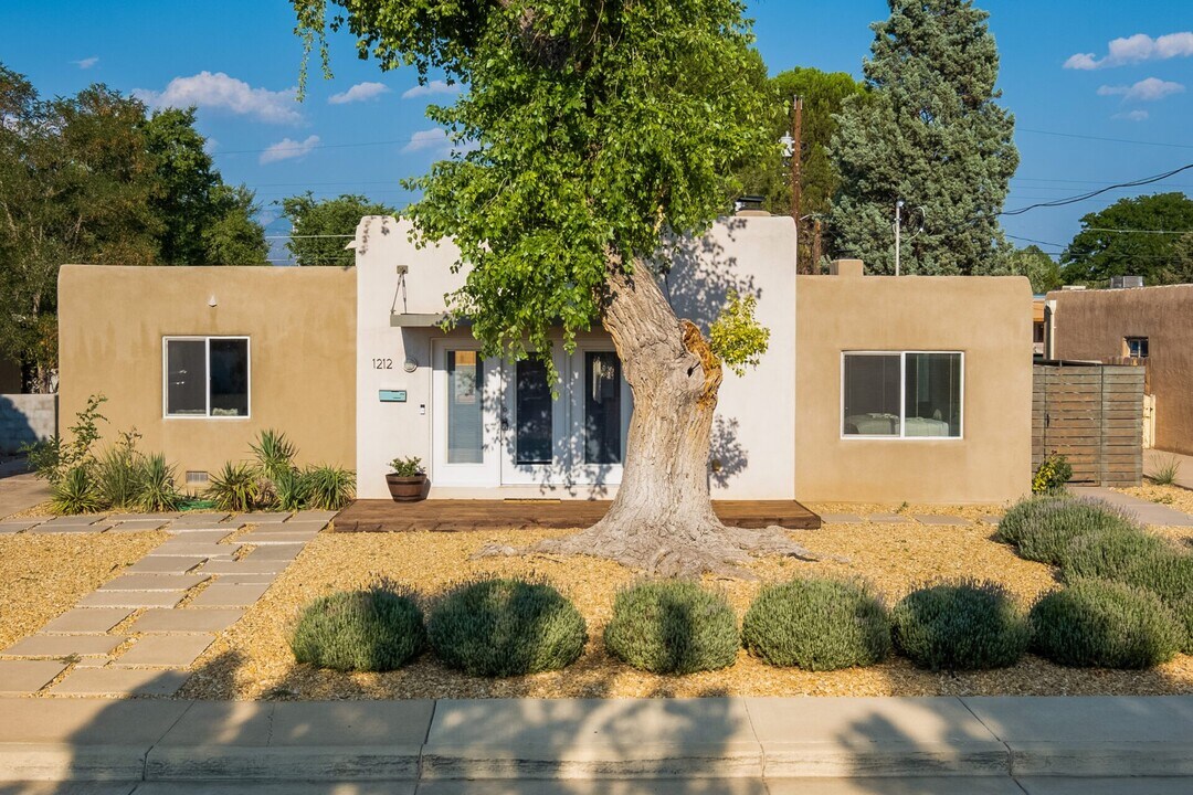 1212 Calle Del Sol NE in Albuquerque, NM - Building Photo