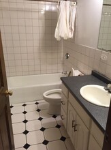 1911 Beacon St, Unit B in Brookline, MA - Foto de edificio - Building Photo