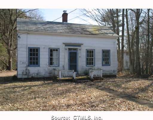 62-66 Maple St in Ellington, CT - Building Photo