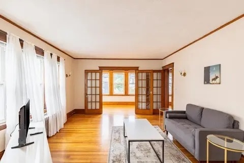 90 Harriet St, Unit 1 in Boston, MA - Foto de edificio - Building Photo