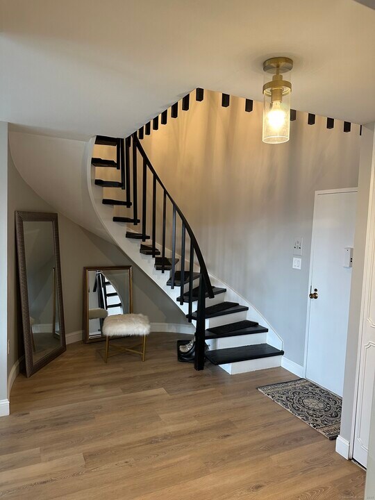 30 Woodland St in Hartford, CT - Building Photo