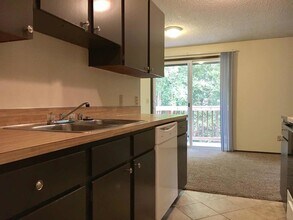 6106 NE 192nd Pl in Kenmore, WA - Building Photo - Building Photo