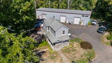 132 Chestnut St in Branford, CT - Foto de edificio - Building Photo