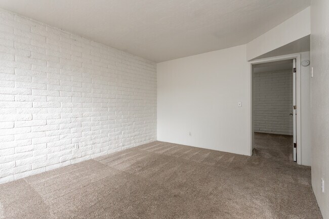 MOUNTAIN PLAZA in Tucson, AZ - Building Photo - Interior Photo