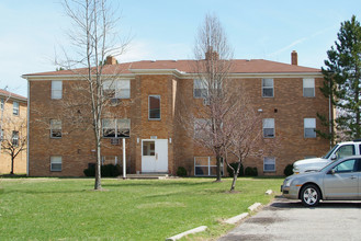 6997-7027 State Rd in Cleveland, OH - Foto de edificio - Building Photo