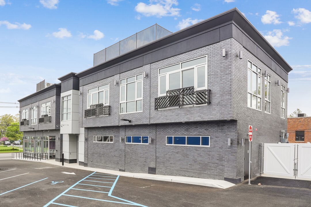271 Millburn Ave, Unit 2D in Millburn, NJ - Building Photo