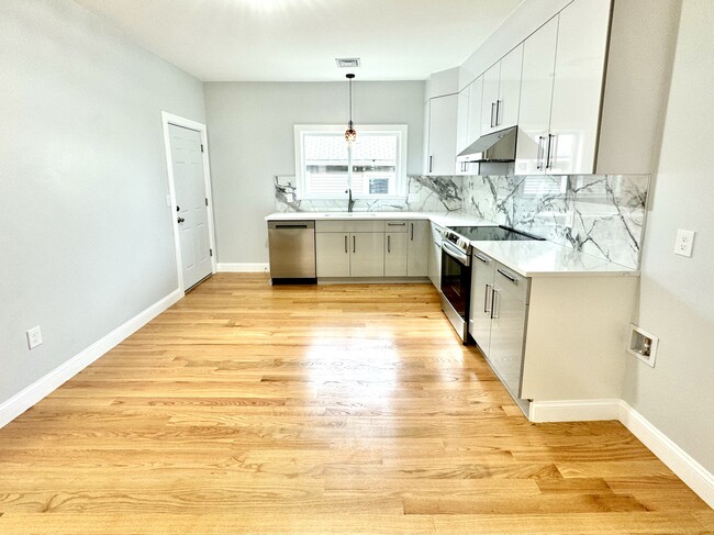 190 Hillside St, Unit 3F