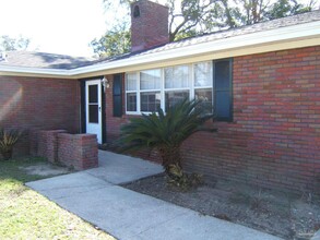 7955 Burstaff Rd in Pensacola, FL - Foto de edificio - Building Photo