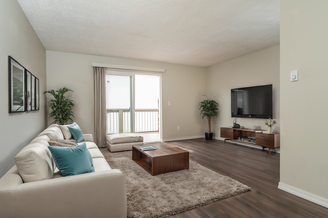 Valencia Apartments in University Place, WA - Building Photo - Building Photo