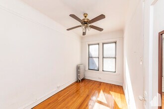 5704 S Harper Ave in Chicago, IL - Building Photo - Building Photo
