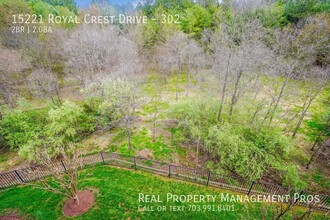 15221 Royal Crest Dr in Haymarket, VA - Foto de edificio - Building Photo