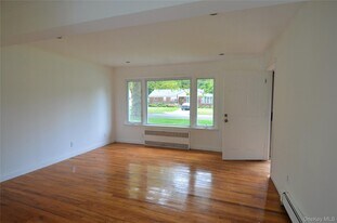 771 Maple Pl in West Hempstead, NY - Building Photo