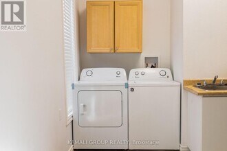 36 Oakridge Ave in St Catharines, ON - Building Photo - Building Photo