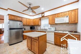 2305 N Melvina Ave, Unit 1 in Chicago, IL - Building Photo