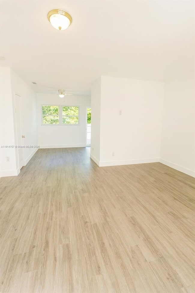 5825 SW 9th Terrace in West Miami, FL - Foto de edificio - Building Photo