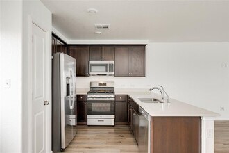 13520 Knights Br Dr in Elgin, TX - Building Photo - Building Photo