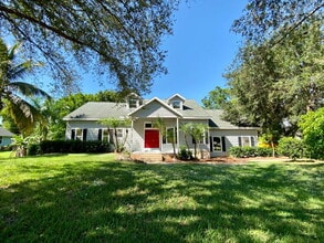 8189 Sandpiper Rd in Ft. Myers, FL - Building Photo - Building Photo