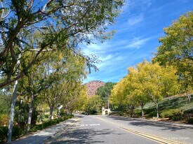 6117 Deerhill Rd in Oak Park, CA - Building Photo