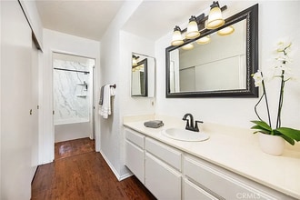 25644 Mont Pointe, Unit #1A in Lake Forest, CA - Foto de edificio - Building Photo