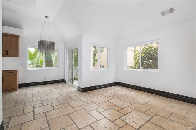 5409 Sylvia Ave in Los Angeles, CA - Building Photo - Building Photo