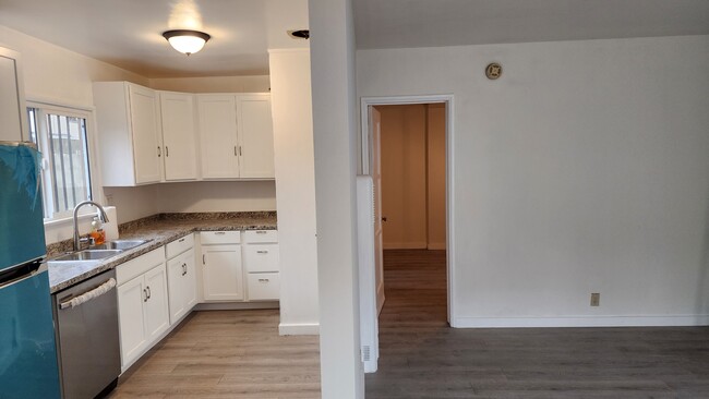 6410 La Mirada Ave, Unit 6410-1/4 in Los Angeles, CA - Building Photo - Building Photo