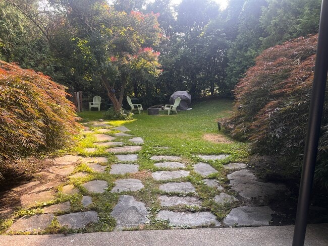 266 Malletts Bay Ave, Unit Hidden Haven C in Winooski, VT - Foto de edificio - Building Photo