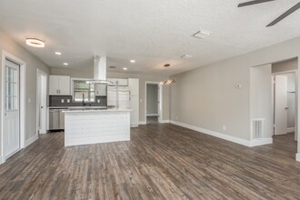 2326 E 112th Ave in Tampa, FL - Building Photo - Building Photo