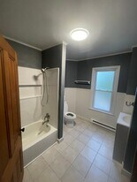 406 Pennsylvania Ave, Unit 2 in Matamoras, PA - Building Photo