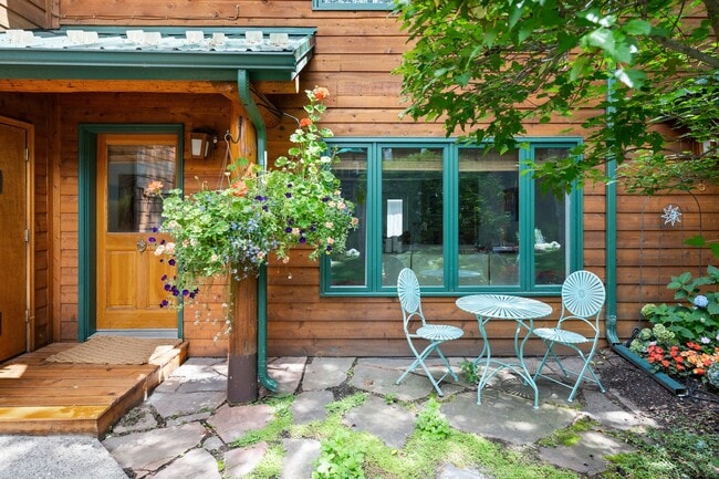 950 E Durant Ave in Aspen, CO - Building Photo - Building Photo