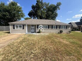 934 E Holmes Rd in Memphis, TN - Building Photo