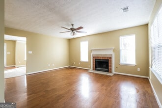 6530 Revena Ct in Austell, GA - Foto de edificio - Building Photo